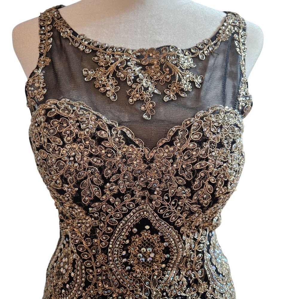 Elegant Black Gold Sleeveless Evening Gown Sheer Back Embroidery Mermaid Silhoue